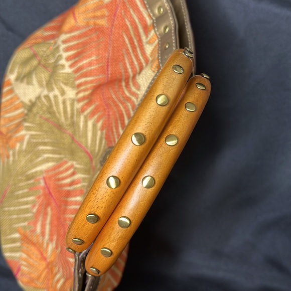 Fossil Handbag Hawaiian Print W/Wooden Handles - Picture 5 of 13